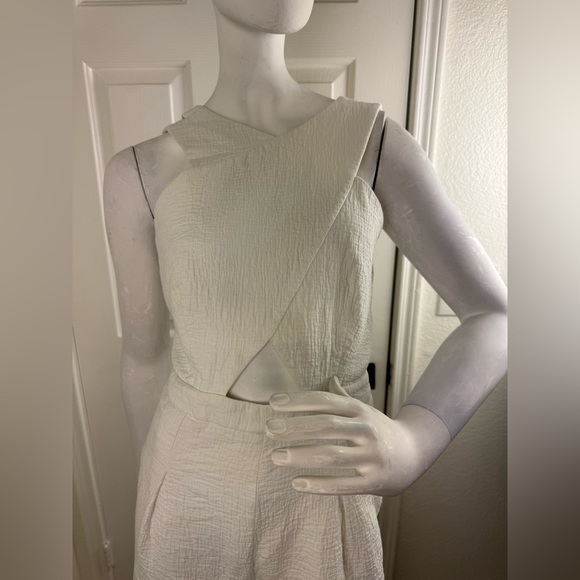 BCBGMaxAzria White Textured Jumpsuit with Wide-Leg Design - Picture 3 of 14